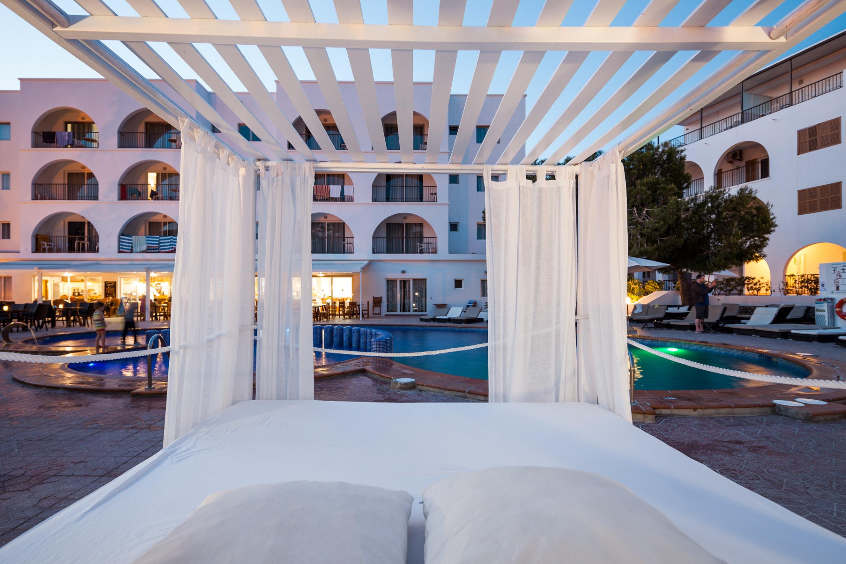 Aparthotel Puerto Cala Vadella Cala Vadella  Exterior foto