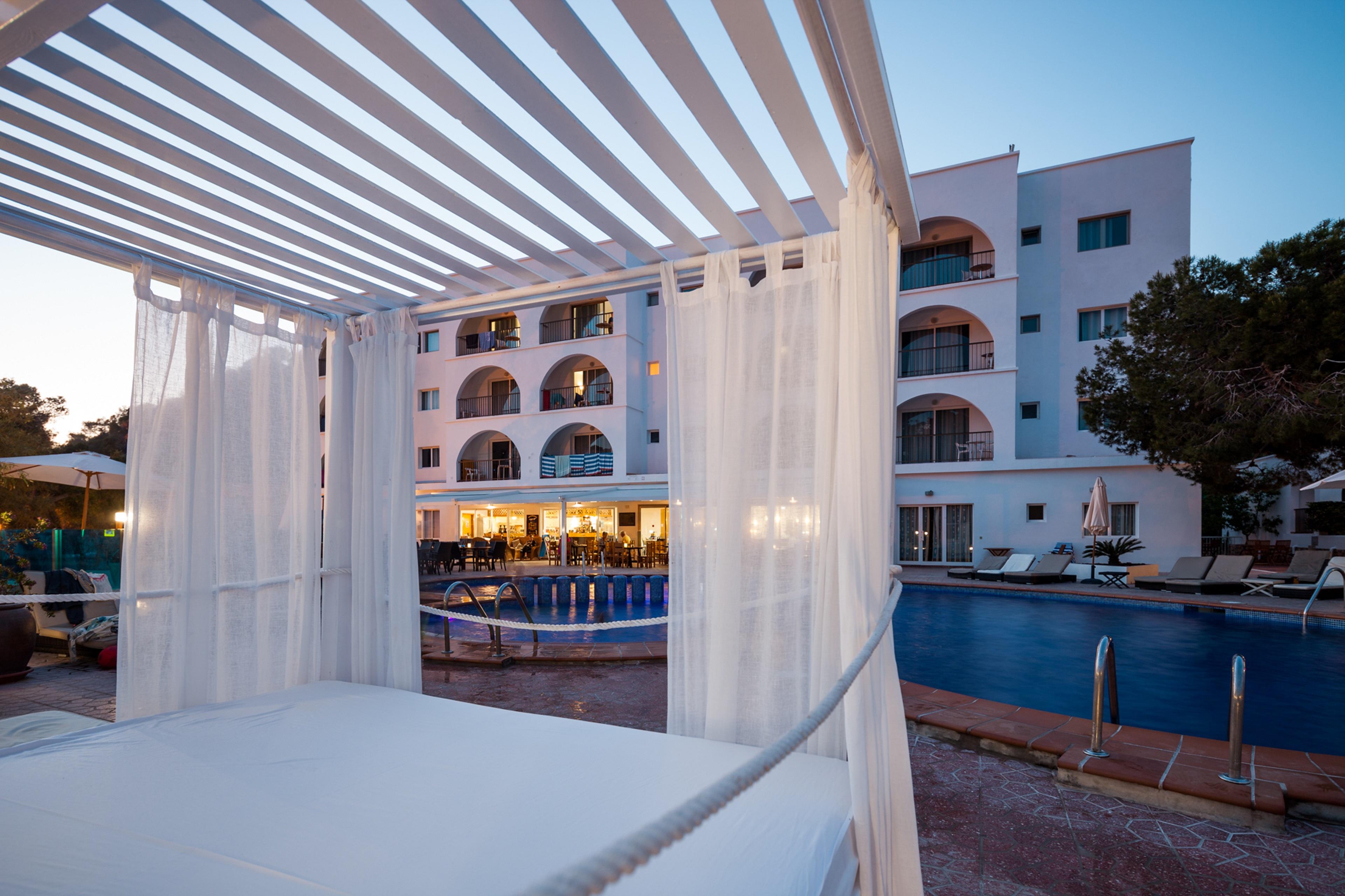 Aparthotel Puerto Cala Vadella Cala Vadella  Exterior foto