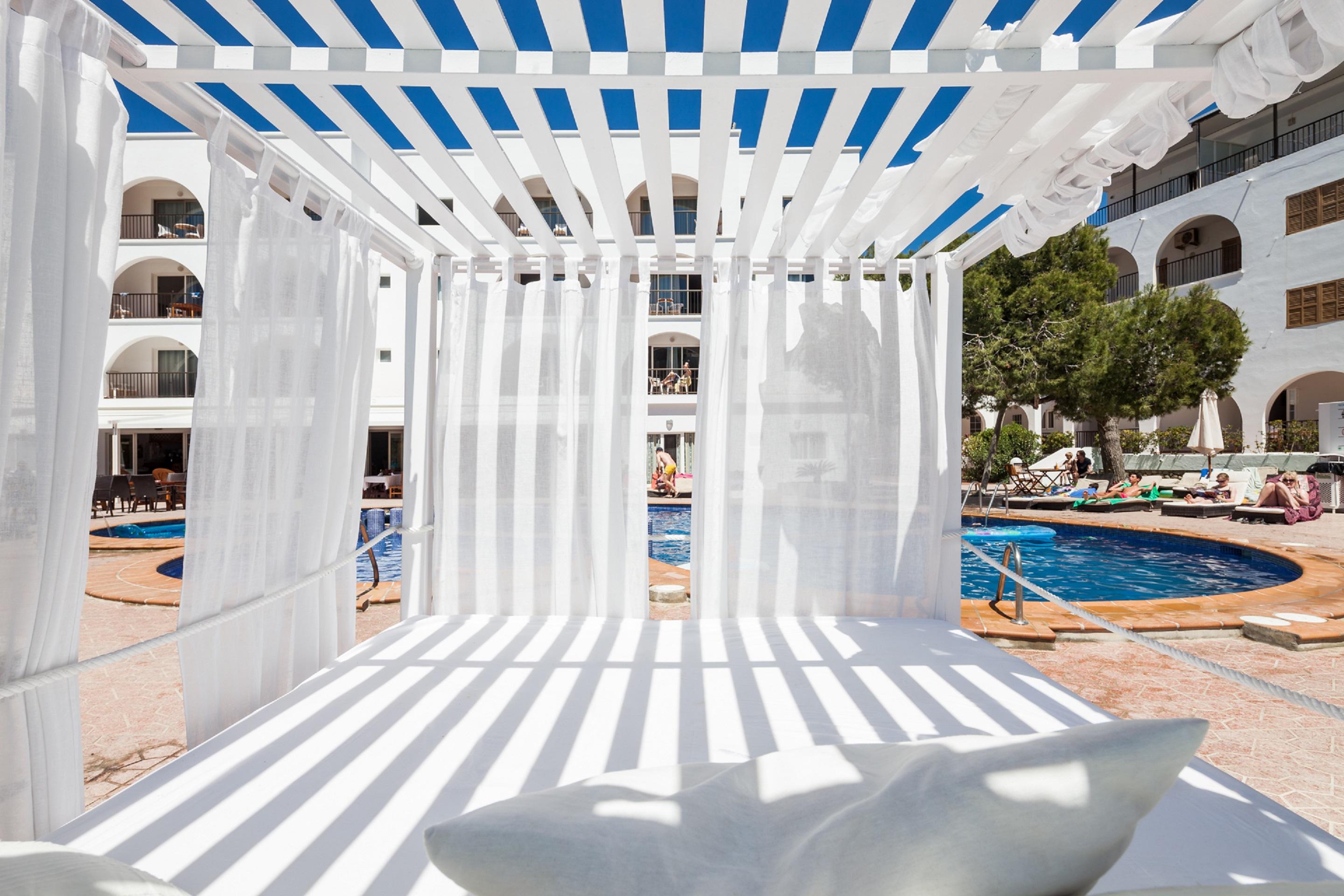 Aparthotel Puerto Cala Vadella Cala Vadella  Exterior foto