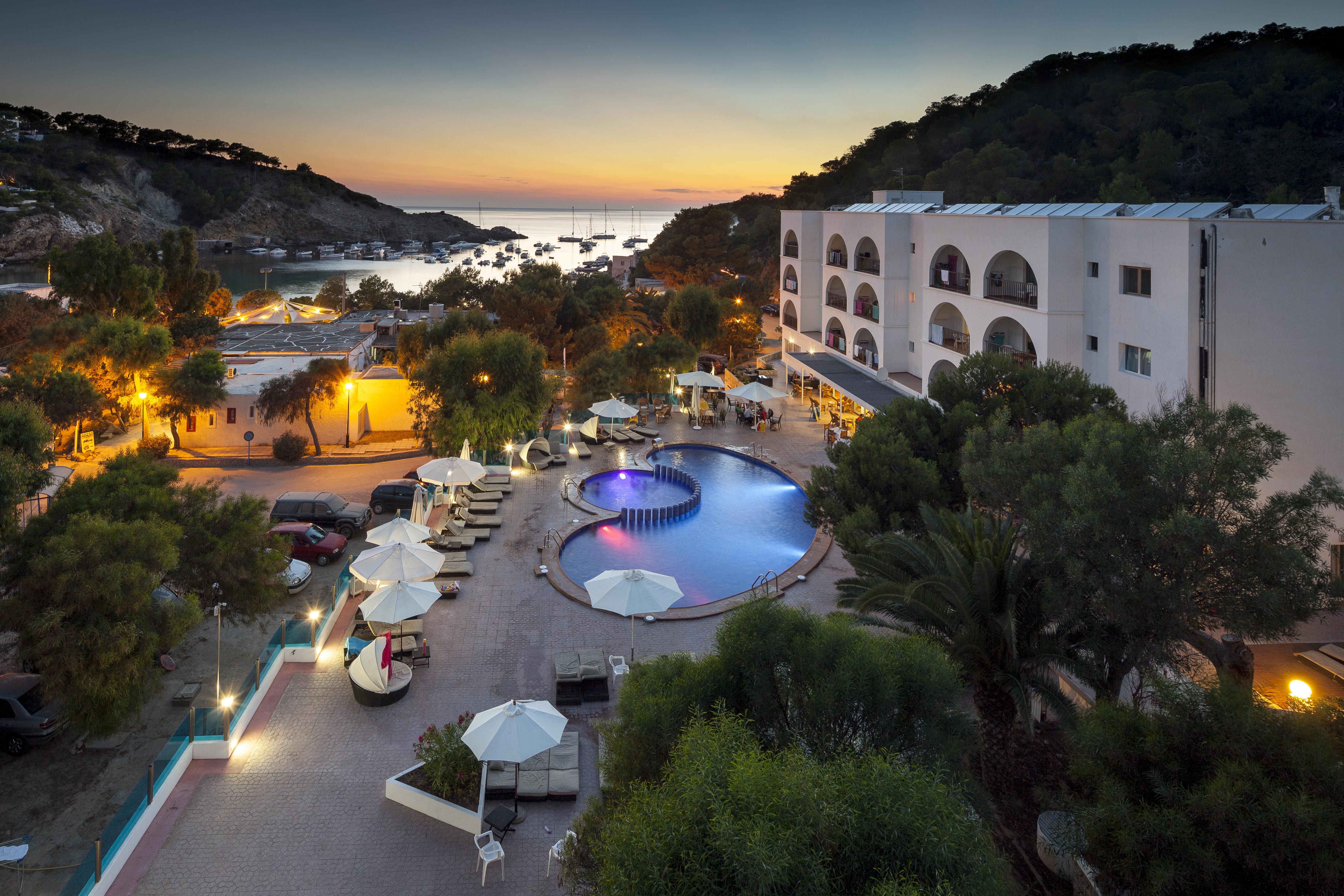 Aparthotel Puerto Cala Vadella Cala Vadella  Exterior foto
