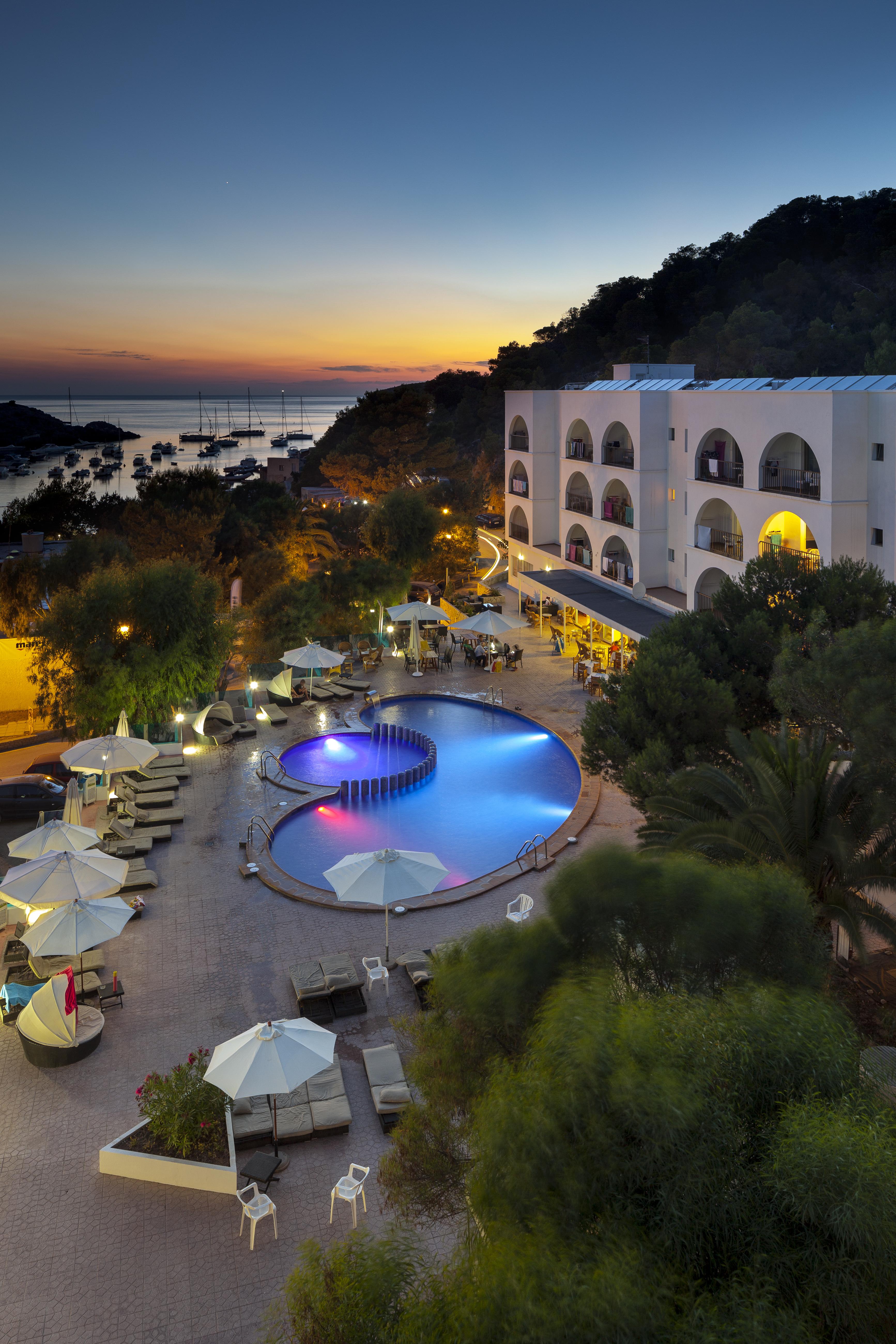 Aparthotel Puerto Cala Vadella Cala Vadella  Exterior foto